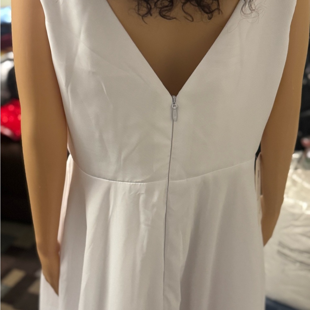 Elegant White Evening Gown - Picture 5 of 5